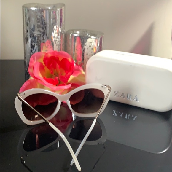 ZARA SUNGLASSES CREAMY WHITE AND GOLD - Picture 3 of 4